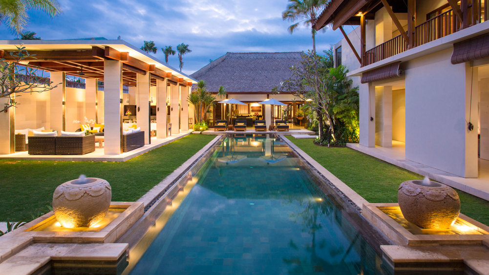 Villa Lilibel - The villa lit up